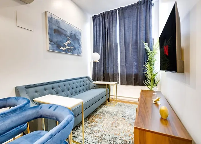 M11 Stylish Cute 3Br In The Heart Of The City